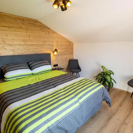 Egg-hof Apartment *